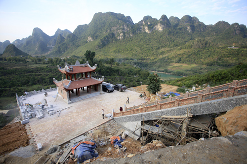 Độc[-]đáo[-]ngôi[-]chùa[-]tuyệt[-]đẹp[-]cạnh[-]thác[-]Bản[-]Giốc